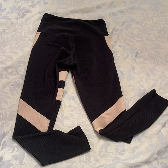 Onzie tan and black set with one shoulder cut out sports bra - Picture 6 of 6